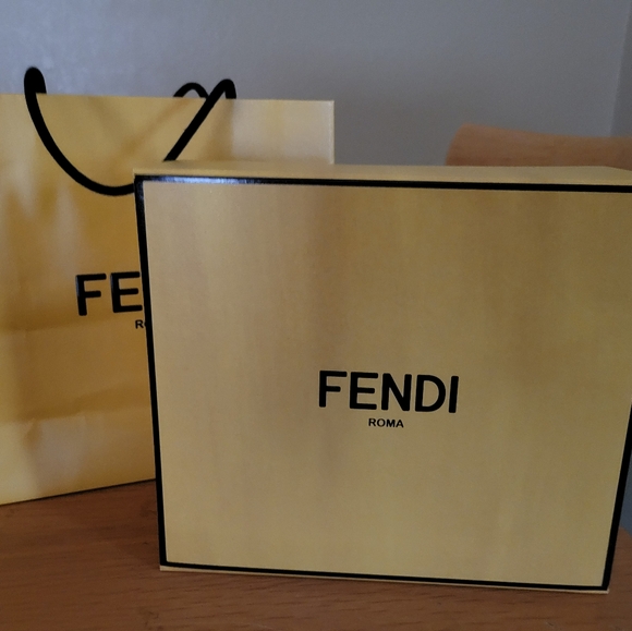 Meet your Posher, TaxladyMichelle - Picture 6 of 7